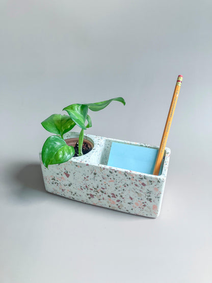 Desk organizer